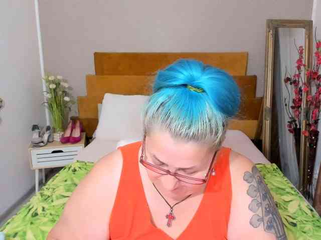 SweetBoobsM webcam