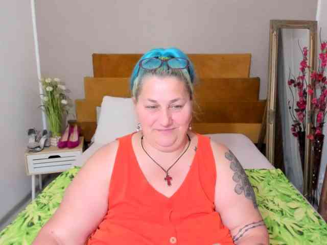 SweetBoobsM webcam