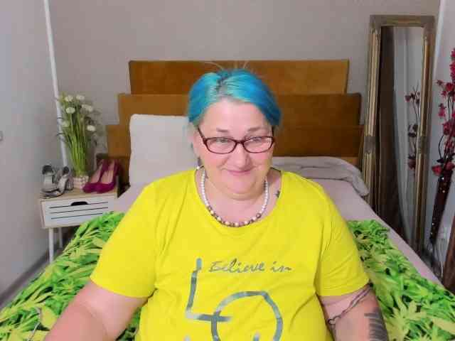 SweetBoobsM webcam