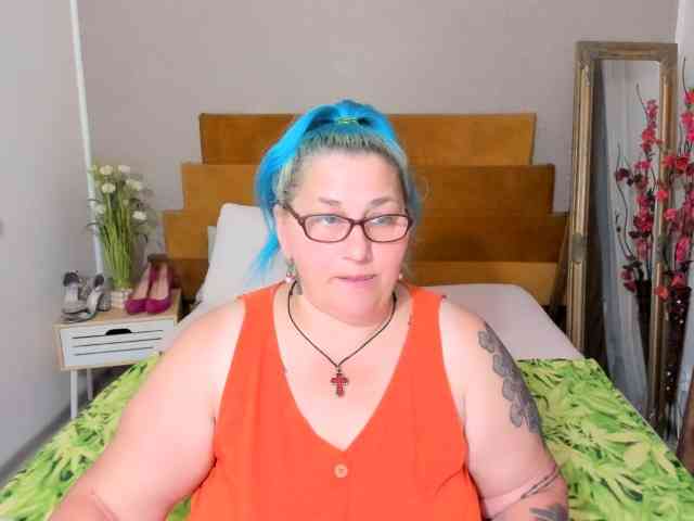 SweetBoobsM webcam