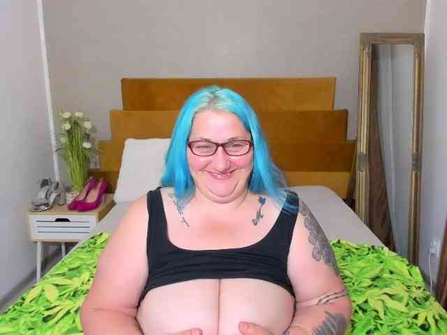 SweetBoobsM webcam