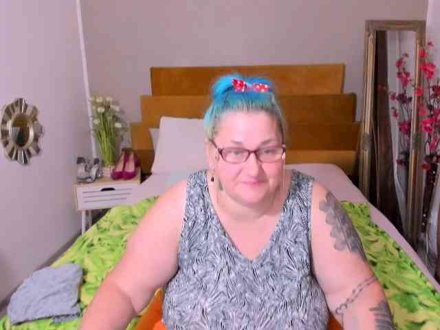 SweetBoobsM webcam
