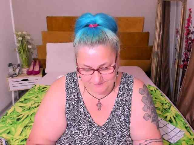 SweetBoobsM webcam