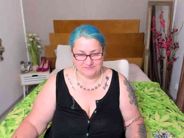 SweetBoobsM webcam