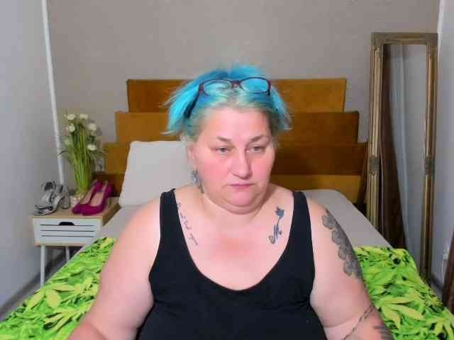 SweetBoobsM webcam