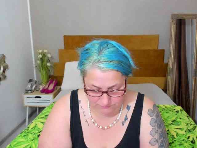 SweetBoobsM webcam