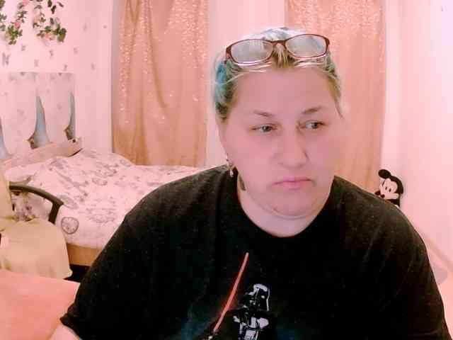 SweetBoobsM webcam