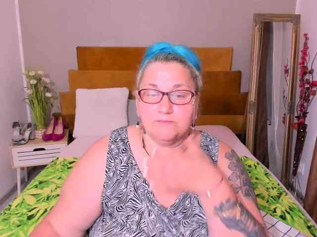 SweetBoobsM webcam