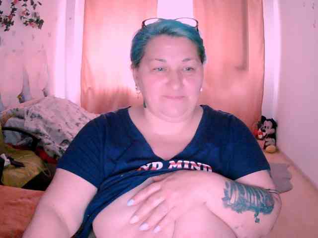SweetBoobsM webcam