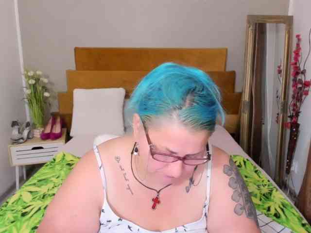 SweetBoobsM webcam