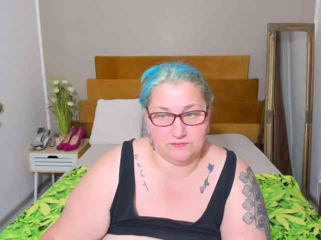SweetBoobsM webcam
