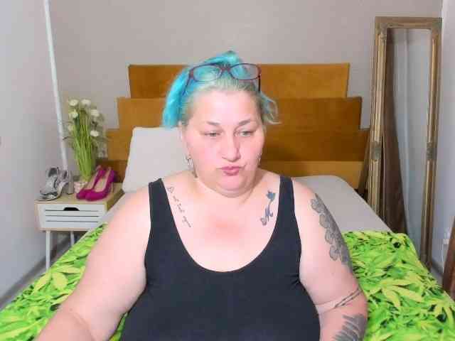 SweetBoobsM webcam