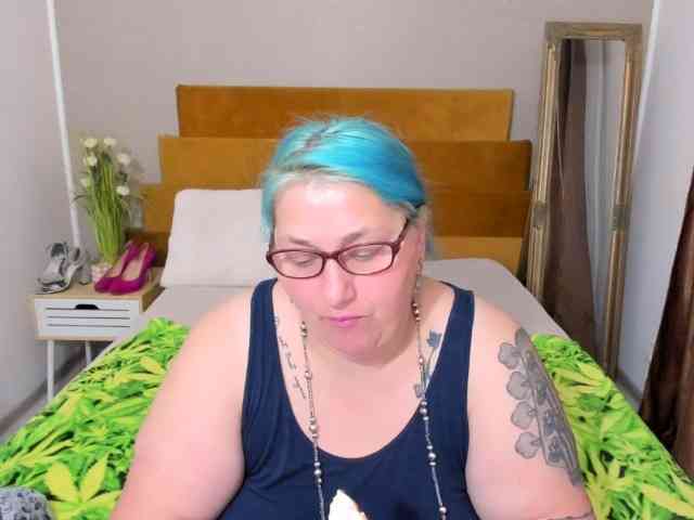 SweetBoobsM webcam