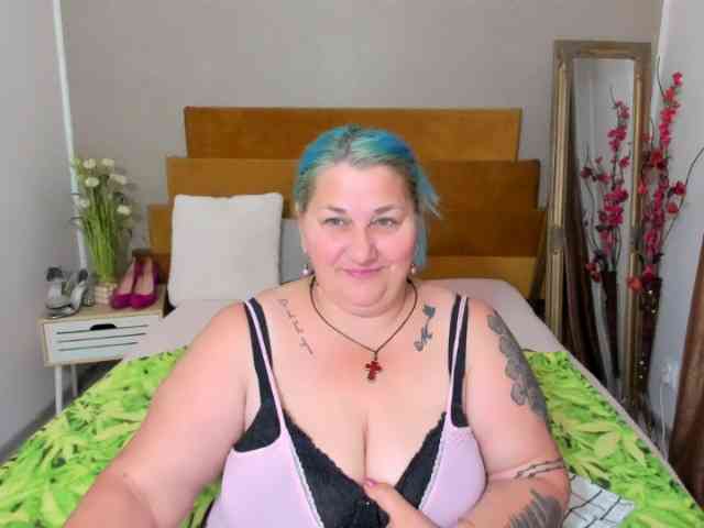 SweetBoobsM webcam