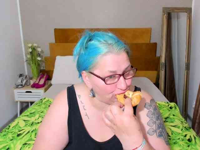 SweetBoobsM webcam