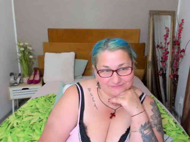 SweetBoobsM webcam
