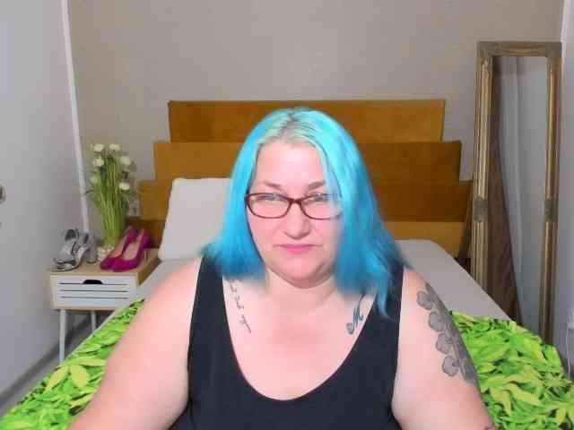 SweetBoobsM webcam