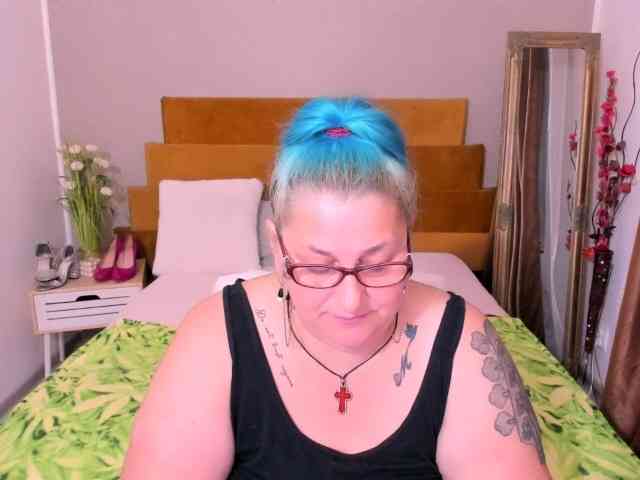 SweetBoobsM webcam