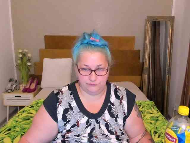 SweetBoobsM webcam