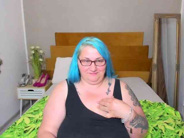 BlondyBigBoobs