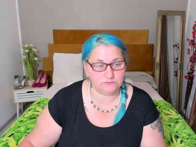 SweetBoobsM webcam