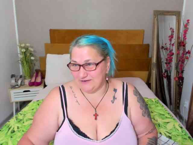 SweetBoobsM webcam