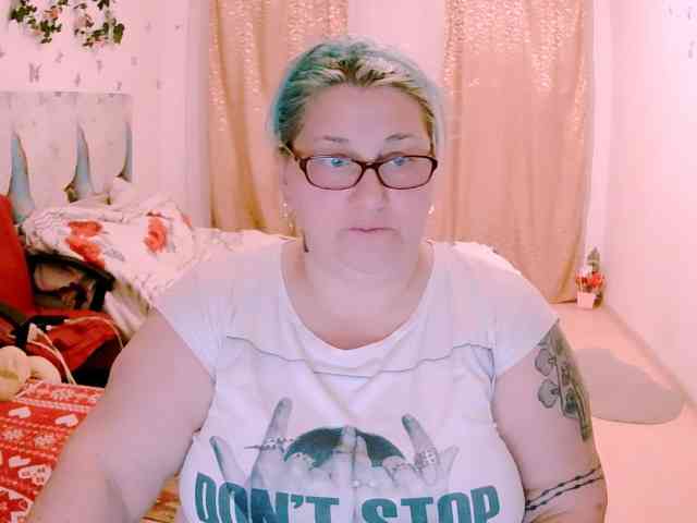 SweetBoobsM webcam