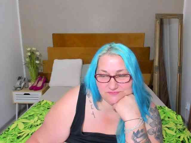SweetBoobsM webcam