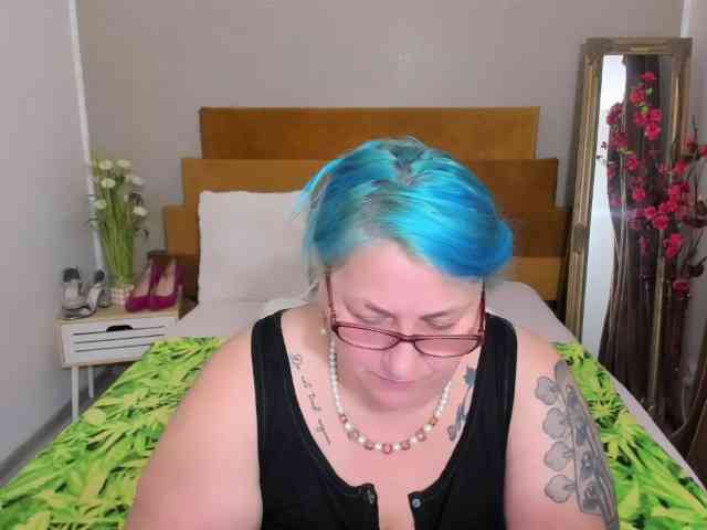 SweetBoobsM webcam