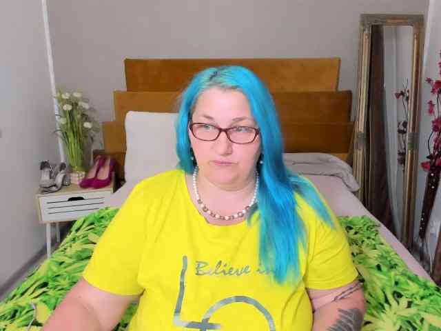 SweetBoobsM webcam