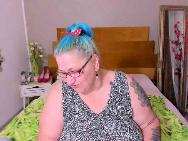 SweetBoobsM webcam