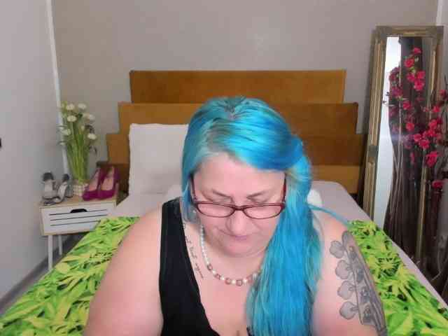SweetBoobsM webcam