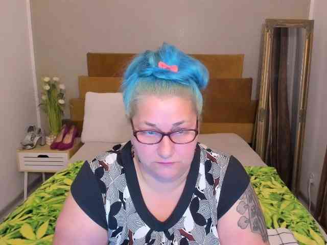 SweetBoobsM webcam