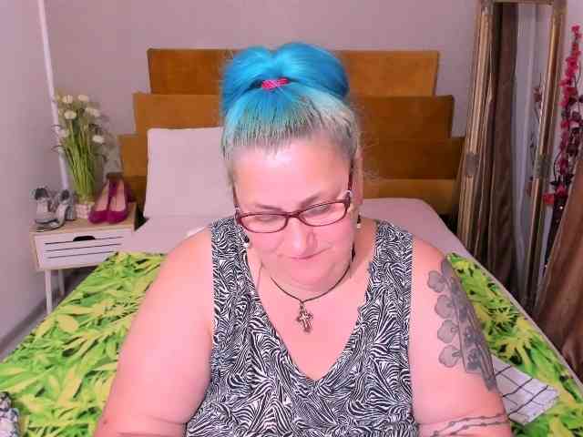 SweetBoobsM webcam