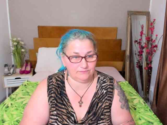 SweetBoobsM webcam