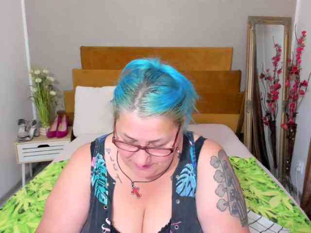 SweetBoobsM webcam