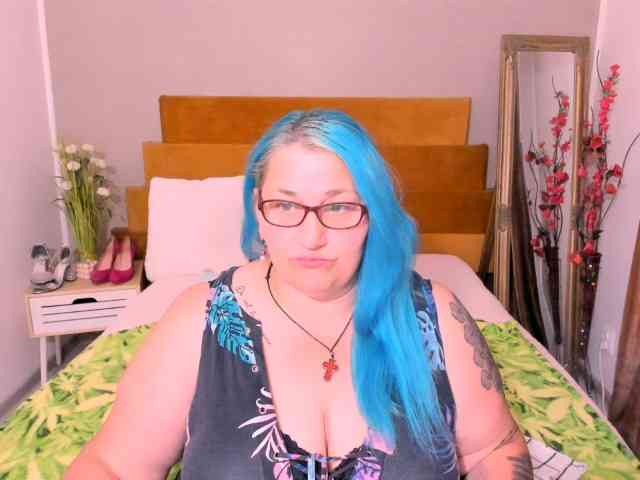 SweetBoobsM webcam