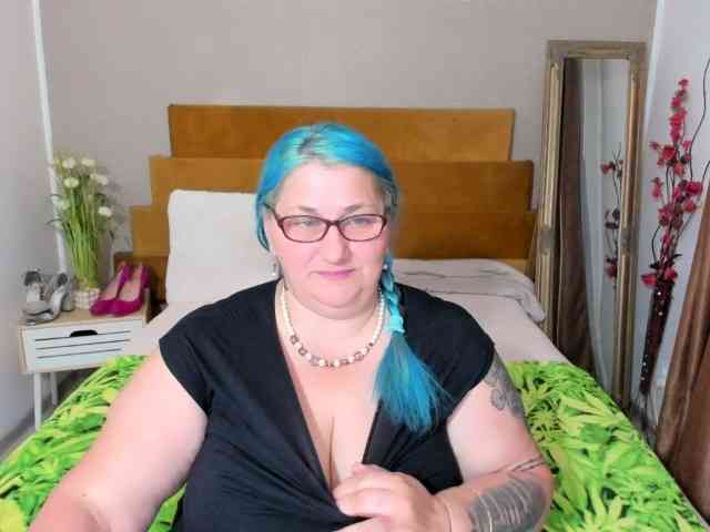 SweetBoobsM webcam