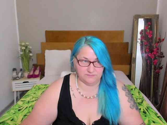 SweetBoobsM webcam