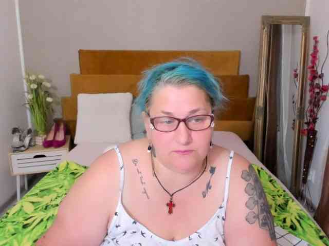 SweetBoobsM webcam