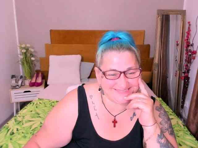 SweetBoobsM webcam