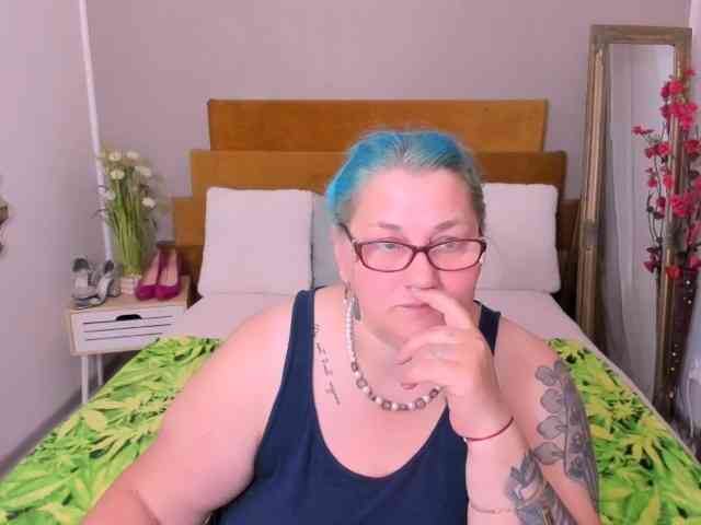 SweetBoobsM webcam