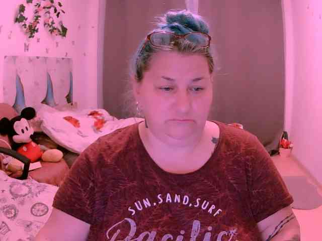 SweetBoobsM webcam