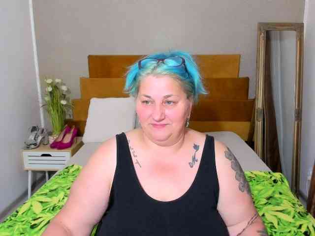 SweetBoobsM webcam