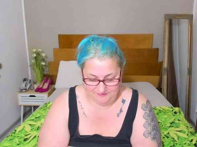 BlondyBigBoobs