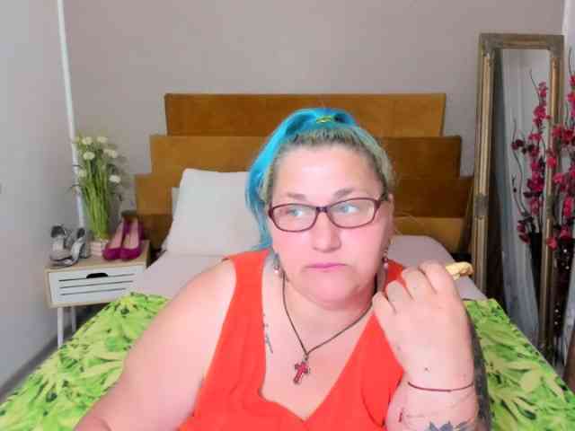 SweetBoobsM webcam