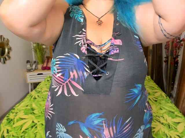 SweetBoobsM webcam