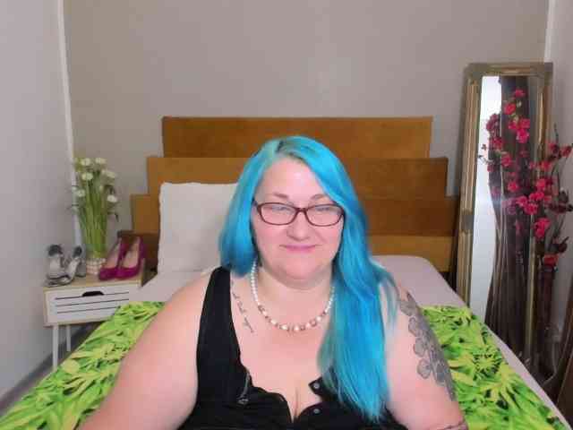 SweetBoobsM webcam