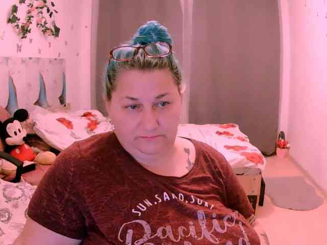 SweetBoobsM webcam