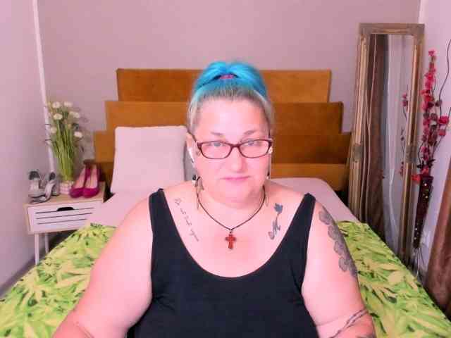 SweetBoobsM webcam